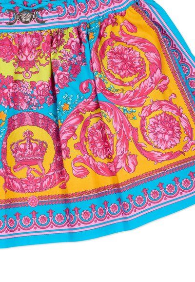 Kolorowa wzorzysta spódnica z mieszanką różowych, niebieskich i żółtych odcieni. Posiada kwiatowe wzory i zdobienia, gładką tkaninę oraz marszczony pas.