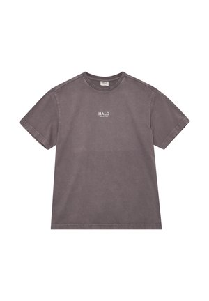 Kortærmet, falmet grå T-shirt med "HALO" og lille hvid tekst trykt på brystet, lagt fladt på en hvid baggrund.