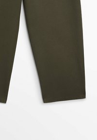 Groene katoenen broek met een rechte pijp, met een gladde textuur en een dubbele gestikte zoom.