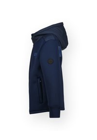 Tamsiai mėlynas zip-up gobtuvėlis su dideliu gobtuvu, šoninėmis kišenėmis ir tekstūriniu juodu logotipo lape kairiajame rankove. Lygus audinio paviršius.