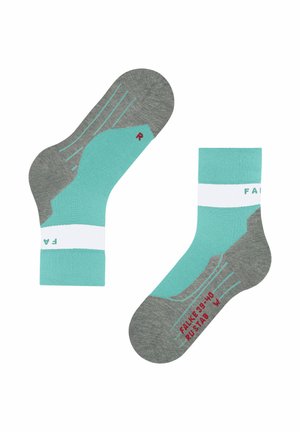 Graue und türkisfarbene Socken mit einem weißen Streifen. Die linke Socke trägt in roten Buchstaben ein "R" und die rechte Socke zeigt in Rot "FALKE 39-40".
