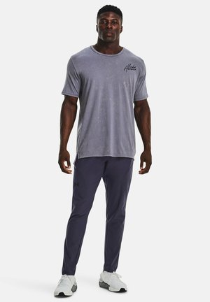 SHORT SLEEVES UA SNOW - Print T-shirt - aurora purple