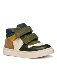 Sneaker alte in pelle e suede verde, con dettagli bianchi e marroni, due cinturini in velcro e una suola in gomma beige texture.