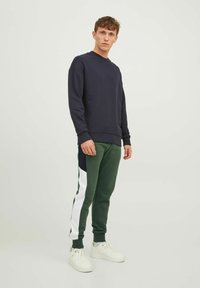 Jack & Jones JPSTWILL JJREID PANT  - Pantaloni sportivi - mountain view
