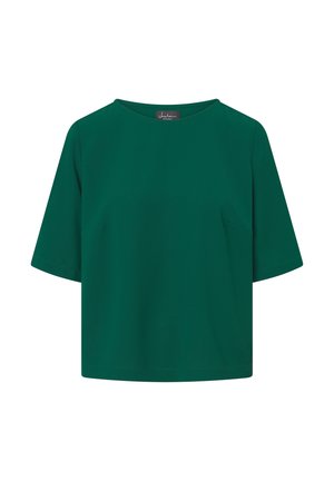 Maglietta verde con maniche corte, scollatura rotonda e un sottile dettaglio della tasca sul lato sinistro. Tessuto morbido e leggero.