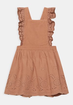 Vestido de algodón marrón con tirantes con volantes, falda acampanada y detalles de ojal bordado a lo largo del dobladillo. Tejido ligero y texturizado.