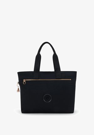 Sort tote taske lavet af stof med to håndtag, en lynlåslukning i toppen og et rundt logo-patch; har en guldfarvet lynlås og charms detalje.