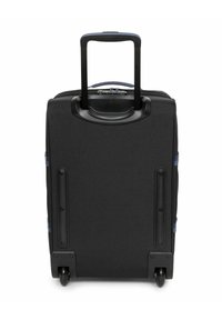 Valise noire à roulettes avec une poignée rétractable, texture lisse, matériau durable, roues en caoutchouc et accents bleus près de la base.