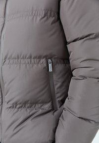 CLOSURE London LOGO RACER PUFFER JACKET - Ziemas jaka - brown
