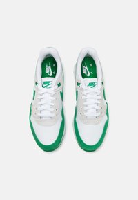 Nike Golf AIR PEGASUS 89 - Zapatos de golf (sin clavos) - white/malachite/photon dust