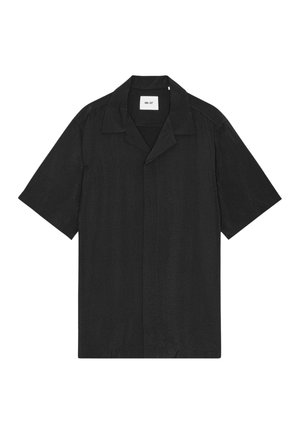 Chemise noire à manches courtes en tissu léger. Dotée d'un col de style camp et d'une coupe droite avec une surface subtilement texturée.