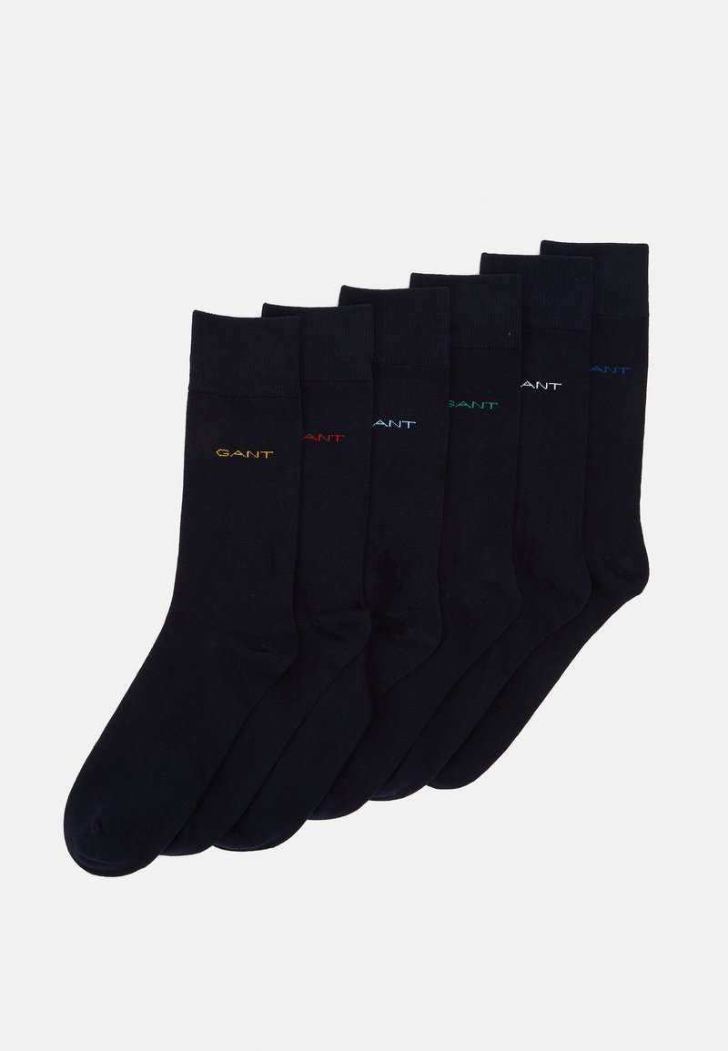 Seis pares de meias pretas de algodão com punhos canelados e bordado colorido do logótipo "GANT" em amarelo, vermelho, azul, verde e turquesa.