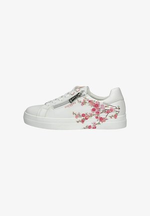 Witte sneakers met een gladde lederen textuur, voorzien van roze bloemenpatronen en een zijritsdetail. Merkllogo zichtbaar aan de zijkant.