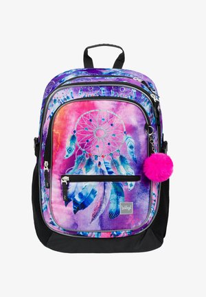 Rucksack mit einem bunten lila-rosafarbenen Design, das einen Traumfänger und Federn zeigt. Das Material ist Stoff, mit einem flauschigen pinken Schlüsselanhänger-Pompon.