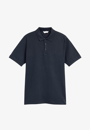 Marineblaues Poloshirt aus Baumwolle, mit einer Knopfleiste mit drei Knöpfen, kurzen Ärmeln und einem kleinen, lila gestickten Logo auf der Brust.