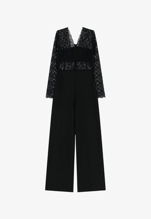 Tuta nera con corpetto in pizzo e maniche lunghe. Presenta una scollatura a V profonda e pantaloni ampi e fluidi per una vestibilità comoda.