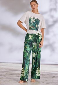 Next HENRI ROUSSEAU SHORT SLEEVE REGULAR FIT SET - Pidžamas komplekts - green