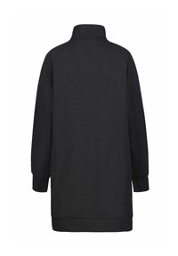 Svart långärmad sweatshirt med hög krage, tillverkad av mjukt material. Har raglanärmar och en rak nederkant. Ingen synlig mönster eller detaljer.