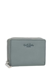 Portafoglio in pelle di un morbido grigio con una finitura liscia, chiusura con zip e logo "Gusti Leder studio" impresso sul fronte.