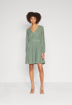 Vero Moda VMHONEY BUTTON SHORT DRESS - Φόρεμα ημέρας - laurel wreath