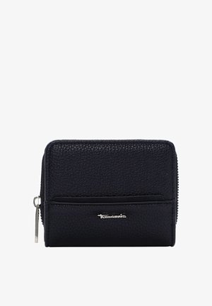 Zwart gestructureerd leren portemonnee met ritsluiting, voorvak en een zilveren logodetail. Compact rechthoekig ontwerp.
