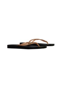 Chanclas negras con suela de goma negra y tiras transparentes de melocotón, con un sutil logo en una de las tiras. Textura de superficie suave.