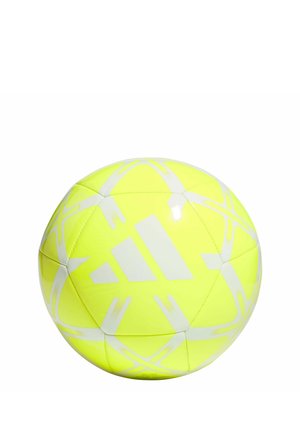 Pallone da calcio giallo acceso con motivi geometrici bianchi e un evidente logo Adidas su sfondo bianco.