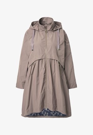 Lysebrun lang regnfrakke med hætte, forrest lynlås, snøre i hætten, sidelommer med lynlås og let udvidet silhuet.
