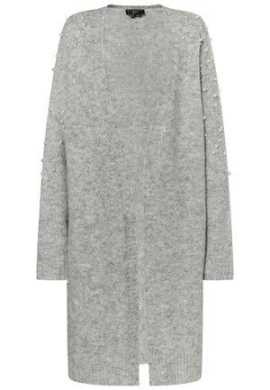 Szary dziergany kardigan z otwartym przodem, długimi rękawami i ozdobnymi perłowymi akcentami na ramionach. Miękka tekstura, średniej długości krój.