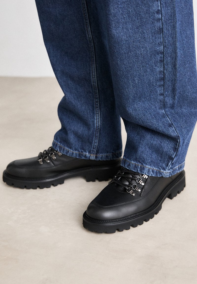 BOSS Julyo Halb grlthkfr Boot in Dark Brown | BOSS | Norton Barrie BOSS Julyo Halb grlthkfr Boot in Dark Brown | BOSS | Norton Barrie