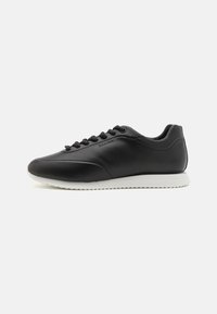 RUNNER LACE UP - Sportcipő - black