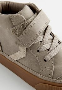 Next TOUCH FASTENING CHEVRON  - Magas szárú sneakerek - natural off white