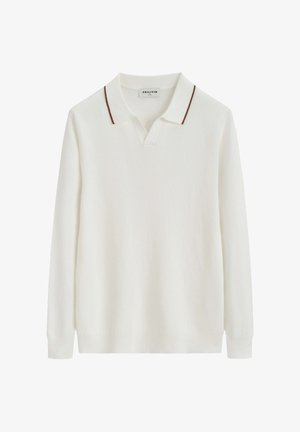 Polo en maille blanc à manches longues avec devant texturé et col présentant de fines rayures marron sur les bords.