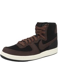 Vysoké tenisky s hnědou koženkou a černým textilním svrškem, hnědými tkaničkami, bílou mezipodešví a černou podrážkou; obsahují logo Nike na boční straně.