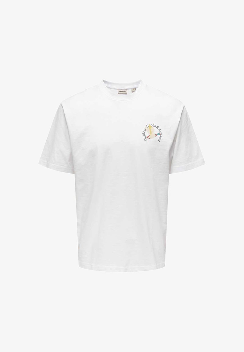 T-shirt blanc à manches courtes avec un petit logo sur la poitrine gauche représentant un oiseau et les mots « Outdoor Goods & Apparel ».