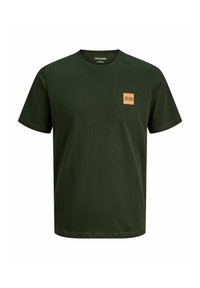 Dunkelgrünes Baumwoll-T-Shirt mit Rundhalsausschnitt, kurzen Ärmeln und einem quadratischen orangefarbenen Logo-Patch auf der linken Brust. Angenehme, glatte Textur.