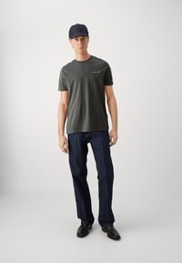 Lyle & Scott Paprasti marškinėliai - gunmetal