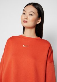 Nike Sportswear CREW - Camisola - mantra orange