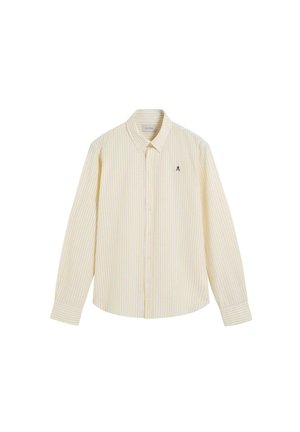 Camisa de botones a rayas beige y blanca de manga larga con cuello y pequeño logo bordado de calavera en el pecho izquierdo.