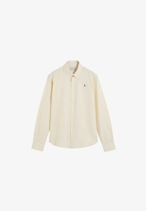 Camisa de botones a rayas beige y blanca de manga larga con cuello y pequeño logo bordado de calavera en el pecho izquierdo.