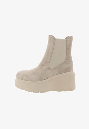 Stivaletti alla caviglia in suede beige con suola platform, pannelli laterali elastici e punta arrotondata. Superficie testurizzata con finitura liscia.