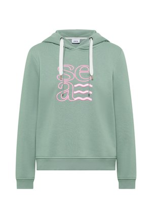 Sweat à capuche vert avec une impression frontale "sea" en rose. Comprend une capuche à cordon de serrage et des poignets et un ourlet côtelés. Confectionné dans un tissu doux.