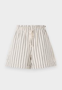 Svetlo bež kratke hlače z mornarsko modrimi navpičnimi črtami, z elastiko v pasu in vrvico, narejene iz mehke, teksturirane tkanine.