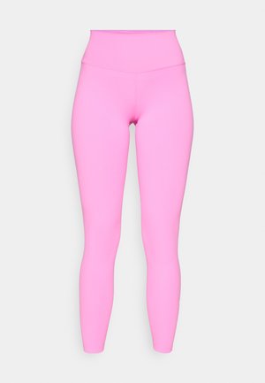 Højtaljede lyserøde leggings lavet af blød, strækbar stof. Tæt design med ankel-længde tights og uden synlige sømme eller mønstre.