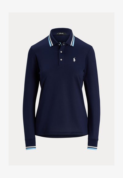 Námořnická polo košile s dlouhým rukávem, s dvoutlačítkovou légou, bílým logem a světle modrými pruhovanými akcenty na límci a manžetách.