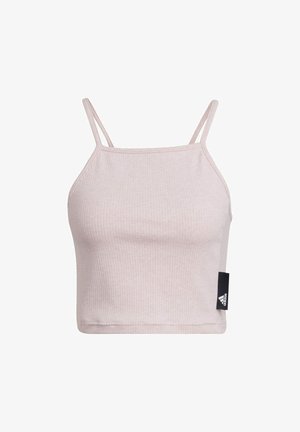 Top corto de canalé rosa claro con finas tiras ajustables y etiqueta lateral que presenta un logo negro. Textura suave y diseño ajustado.