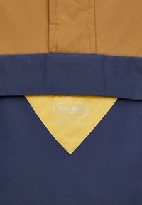 PULL&BEAR Cortaviento - brown