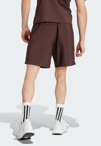 adidas Sportswear AEROREADY ESSENTIALS CHELSEA SMALL - Träningsshorts - shadow brown