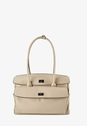 Beige Lederhandtasche mit zwei Klappentaschen, silbernen Drehverschlüssen und zwei langen Schulterriemen.