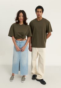 YOURTURN UNISEX BASIC OVERSIZED T-SHIRT - Jednoduché tričko - khaki